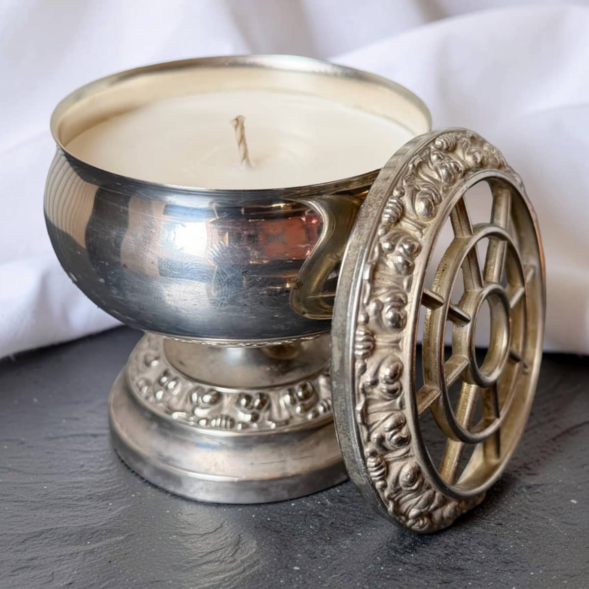 small ianthe candle