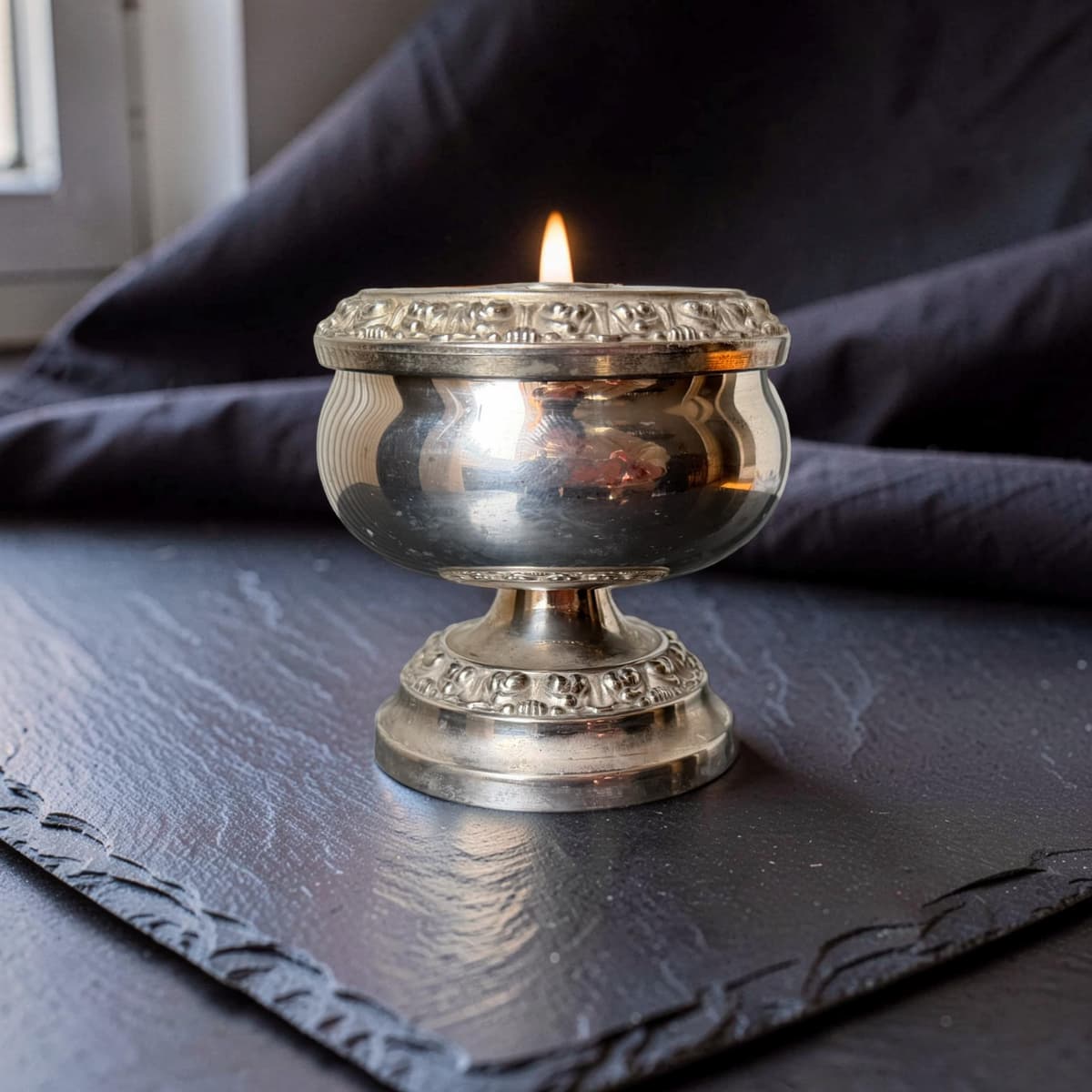 small ianthe candle