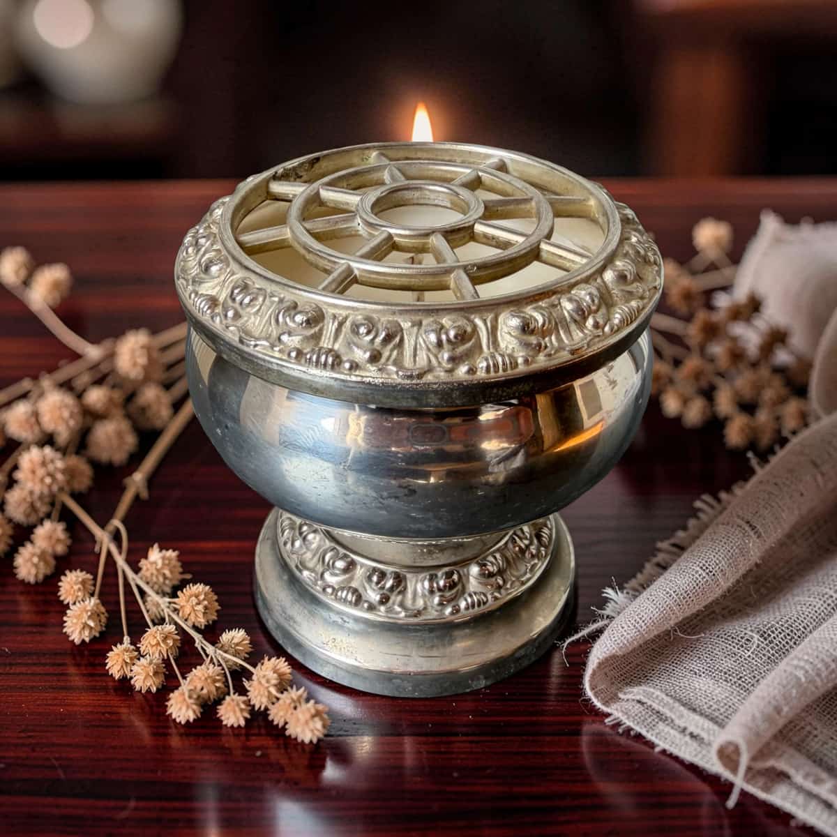 small ianthe candle