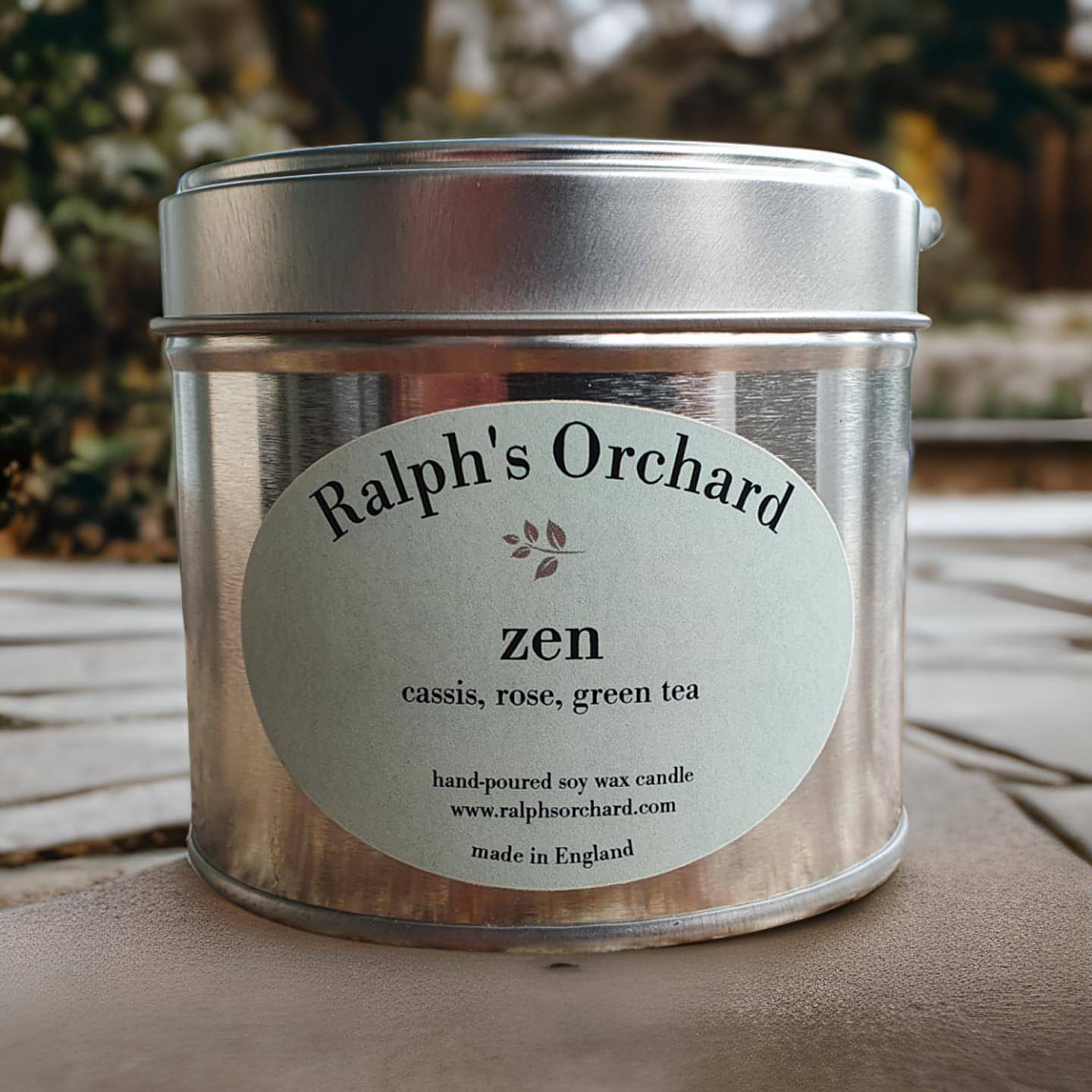 cassis, rose and green tea scented candle