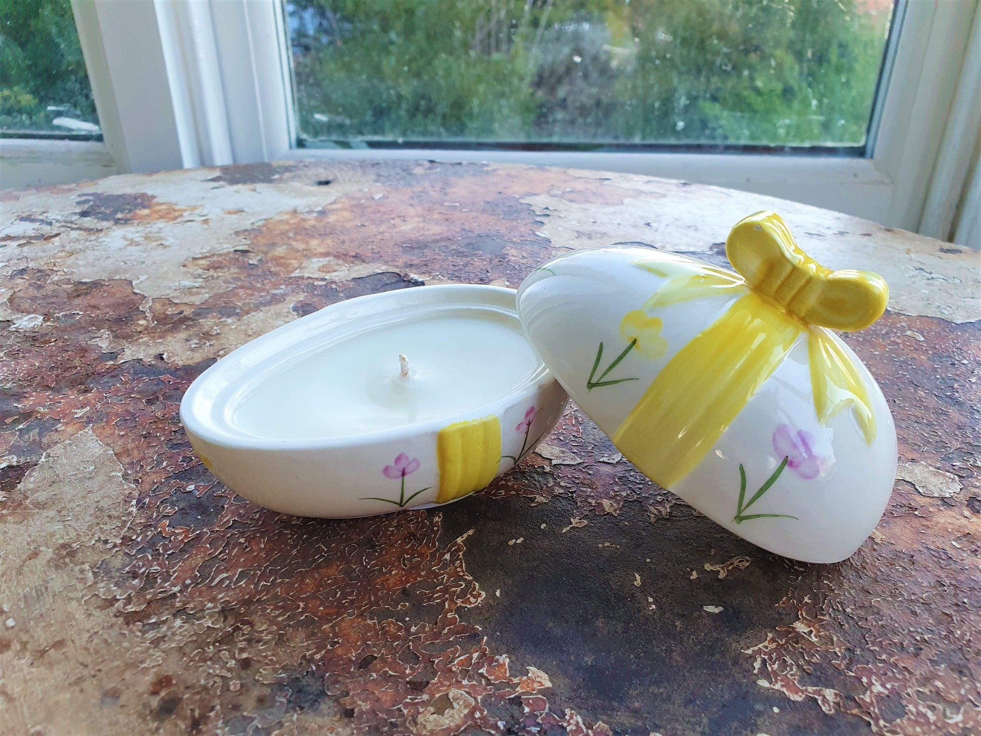 Egg shaped Easter trinket dish candle